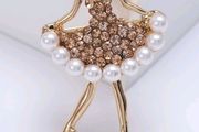 Bnwt brooch in gift box