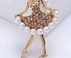 Bnwt brooch in gift box