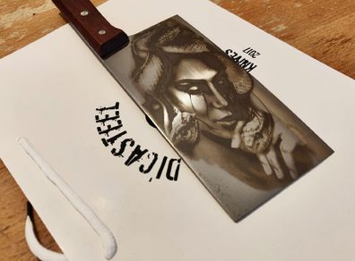 knife Medusa Engraved Di'Casteel