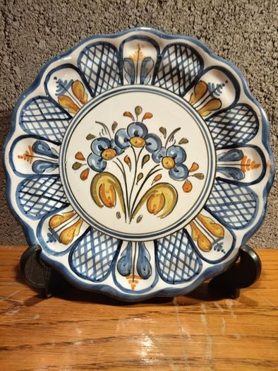 plates and wall hanging plates