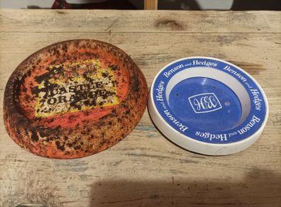 2 old ash trays
