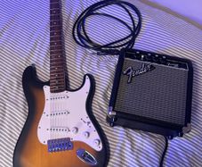 squire by fender debut Stratocaster in 2 tone sun burst with fender amp