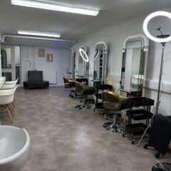 Beauty Salon Hairdresser Chair, Nail Station for Rent