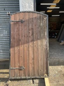 Side Gate