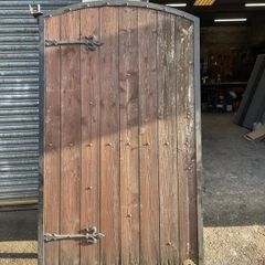 Side Gate