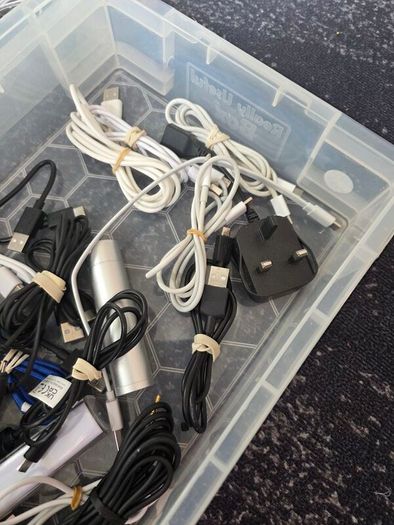 Cables, chargers...all 10e