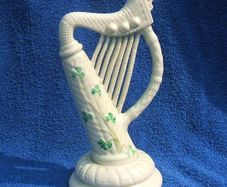 BELLEEK SHAMROCKS HARP (6th mark) - a vintage & decorative Belleek freestanding harp (1960's / 1970's)