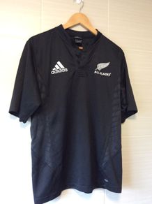 All Blacks Jersey.  Official New Zealand All Blacks Mens Home Jersey. Authentic Original Adidas No Sponsor Jersey From Year 2007..Not A Modern Day Remake.