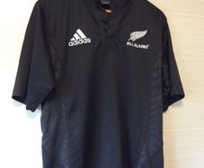 All Blacks Jersey.  Official New Zealand All Blacks Mens Home Jersey. Authentic Original Adidas No Sponsor Jersey From Year 2007..Not A Modern Day Remake.