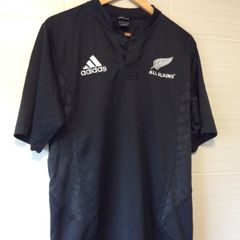 All Blacks Jersey.  Official New Zealand All Blacks Mens Home Jersey. Authentic Original Adidas No Sponsor Jersey From Year 2007..Not A Modern Day Remake.