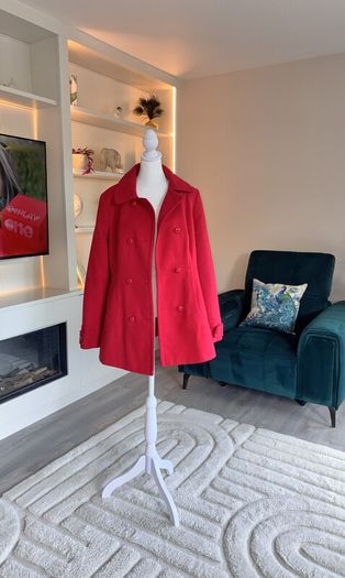 Reduced Ladies Fully Lined Red Coat from Dunnes Stores. Size UK 14 / EU 42