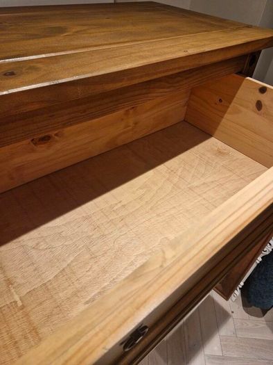 chest of drawers