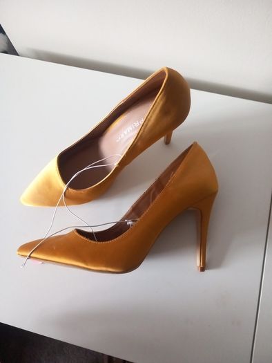Ladies shoes