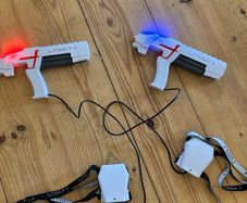 2 laser tag guns