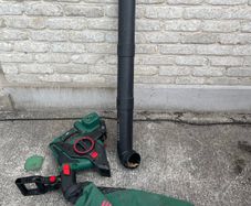 Leaf blower
