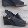 black leather wedge sandals size 5 Image 3