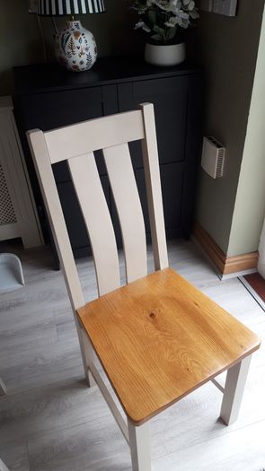 Dining table & 6 chairs