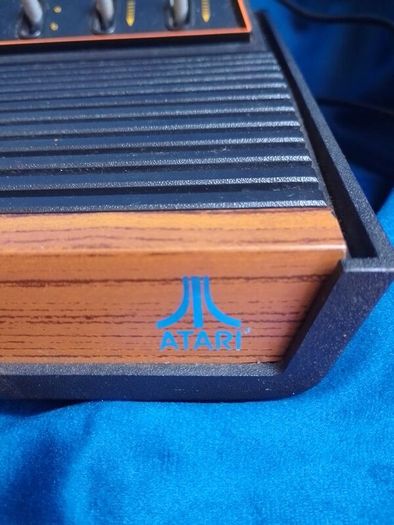 Atari 2600 'woody' console set with ganes