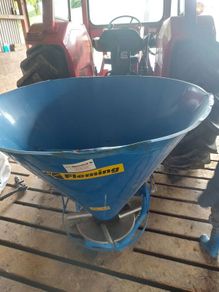 Fertilizer spreader