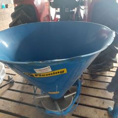 Fertilizer spreader
