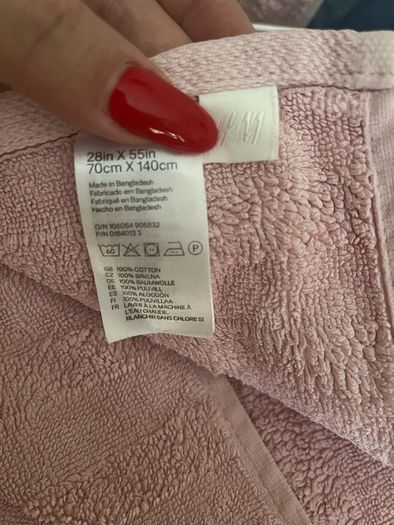 5 H&M pink bath towels