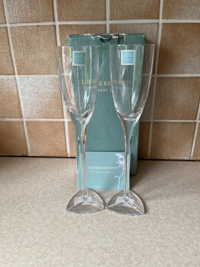 Louise Kennedy Pair Tri Star Champagne Flutes Tipperary Crystal Unused in Original abox