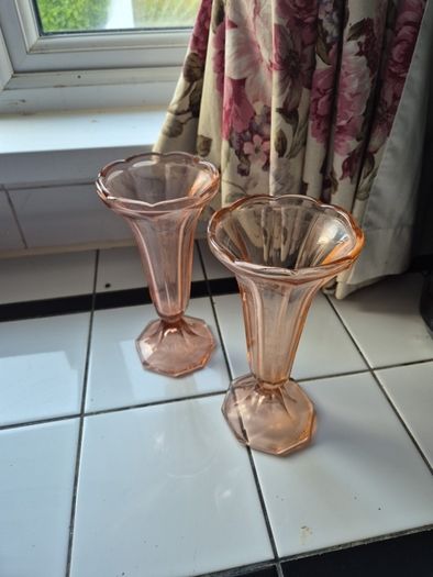 Pair of Art Deco Vintage 1930s Tulip vases