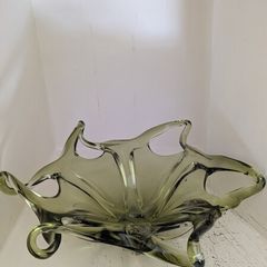 Decorative glass bowl