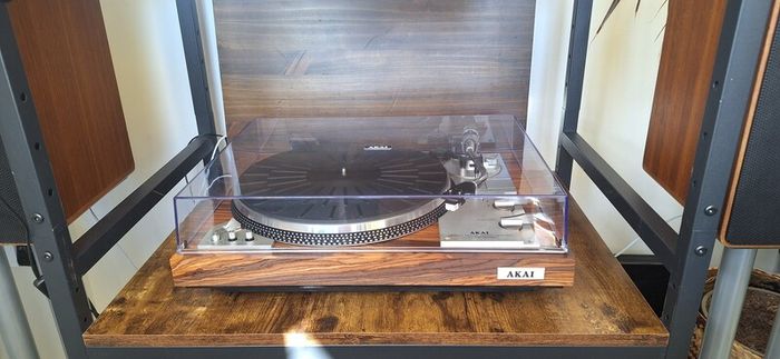Akai AP-206C - Direct Drive Turntable Record Player + extra free cartridge