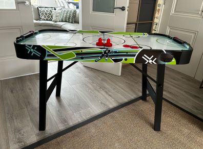 Air hockey table