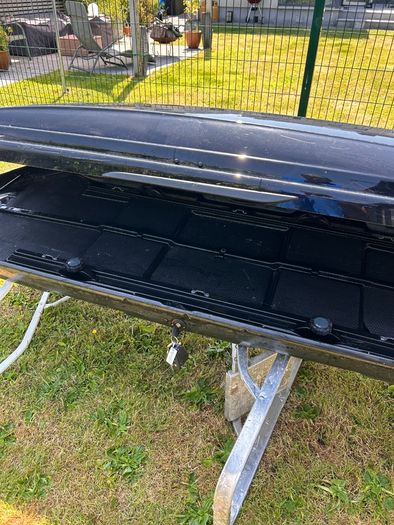 Roof box