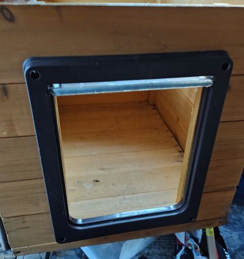 Wooden pet/ dog kennel with flap