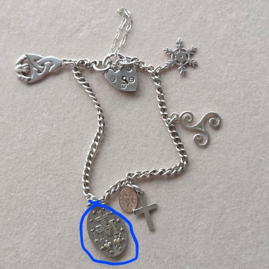 Vintage sterling silver bracelet with charms. Please note that only one charm is not sterling silver. It is a small size, approximately 16/17 cm.