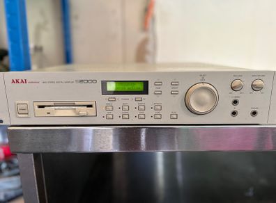Akai S2000 Sampler