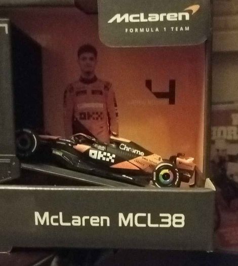 Bburago Racing Hauler Mclaren Formula 1 Mcl 38 Mercedes Truck Model