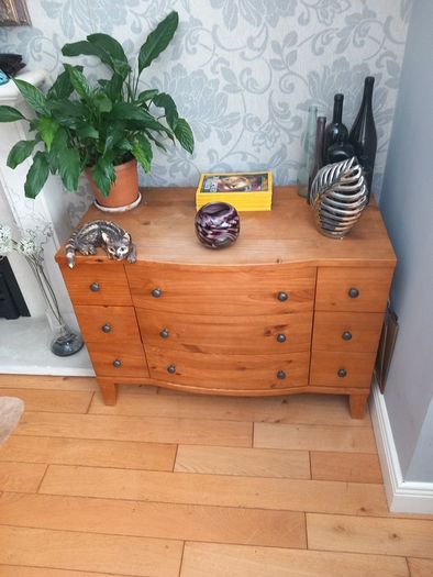 chest of drawers