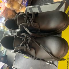 Work shoes
