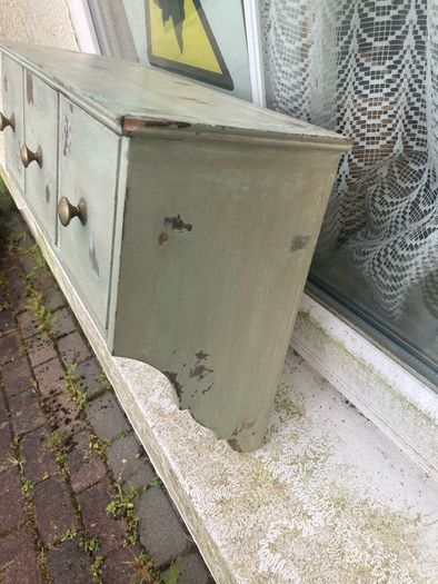 Wall mounted cabinet