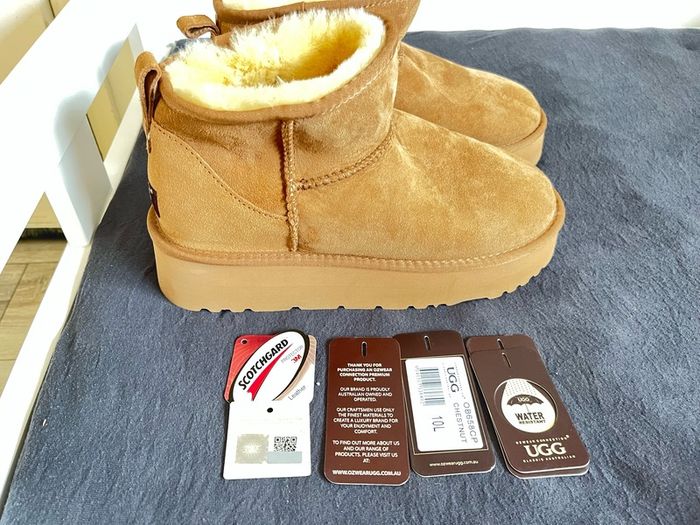 Ugg boots chestnut short platform
