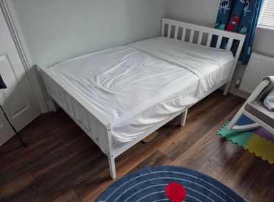 4Ft (Small Double) solid wood bed