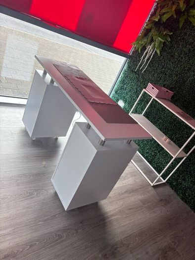 Salon contents for sale