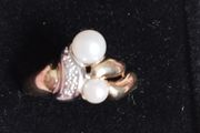 9ct Gold, Pearl and Diamond Ring, O/P 2.3g.