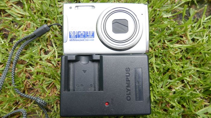 Olympus U 1060 10.0MP Digital Camera Silver Fully Tested + Charger & battery