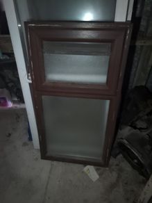 rosewood woodgrain frosted window vented