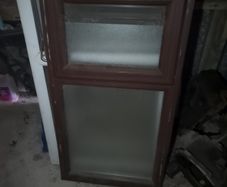rosewood woodgrain frosted window vented