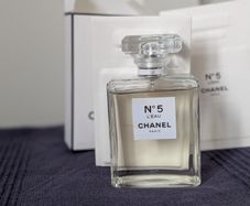 Chanel No 5 Eau de Toilette Spray 100ml