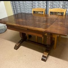 Beautiful antique extendable dining table
