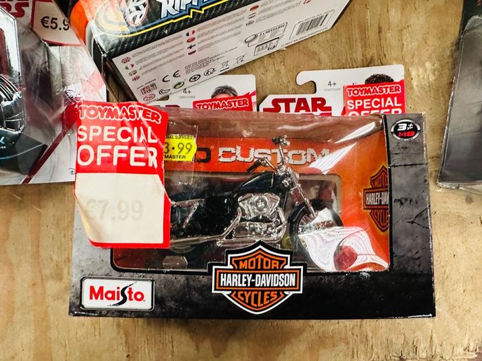 80 Pieces Branded Star Wars - Marvel - Trucks - Cars - Harley Davidson Etc Job Lot