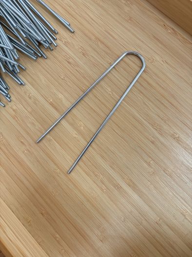 U Shape Garden Pegs 32 (6")