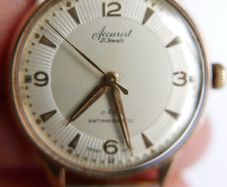ACCURIST - Vintage 9ct Solid Gold Mechanical Wristwatch, Circa 1960s WORKS WELL